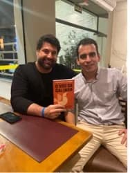 Vitor Novaes em evento de networking